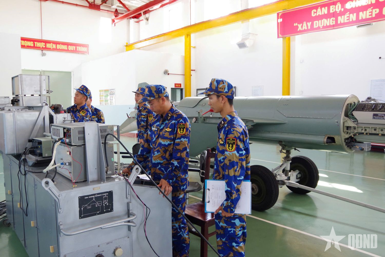 “Điểm tựa” bảo đảm kỹ thuật sức mạnh chiến đấu của Hải quân